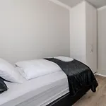 Framnesvegur - Two Bedroom Central Apartment